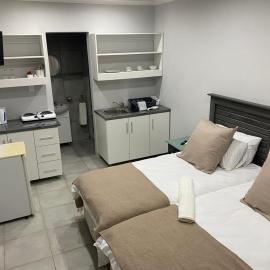 Augustine Avenue Guest House, готель у місті Ladysmith