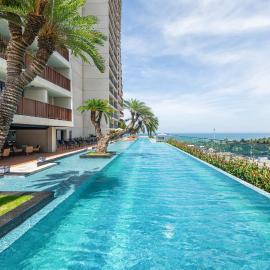 Wyndham Soleil Danang - Free Schedule Airport Shuttle, hotel in Danang