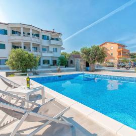 Apartments Ruzmarin, hotel em Lun