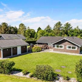 Beautiful Home In Hals With Sauna, hotel u gradu 'Hals'