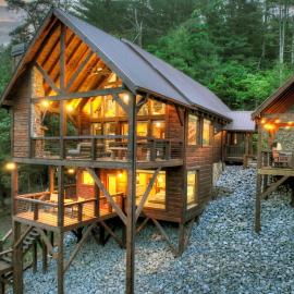 Your Happy Place - Riverfront - Private Hot Tub - Outdoor Lounge w Fireplace + TV, Hotel in Mineral Bluff