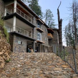 Pine Edge by T2R - Luxury 2BR Duplex Apartment Private Parking & Stunning Views in Khaira Gali near to Nathia Gali & Muree