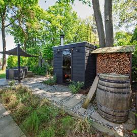 86, Bed & Outdoor Wellness - Sauna, Hottub, Icebath & Outdoor Shower included!, хотел в Ойстервик