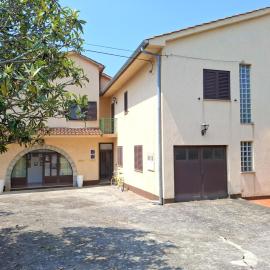 Apartments and Rooms Kapela, hotel in Malinska