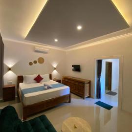 Bale Kebon Rangsot, hotel in Pawenang