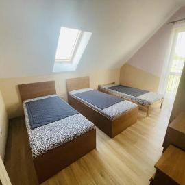 Orzechowy Raj Lechówek, hotel u gradu 'Lechówek'