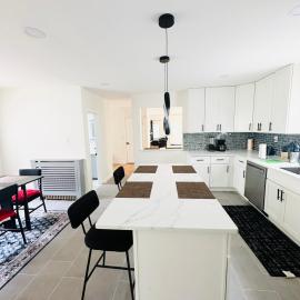 Comfortable 4-BR Family Home with Ample Parking