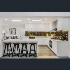 Spacious 5BD Garden House in Hornsby close 2 train, hotell sihtkohas Hornsby