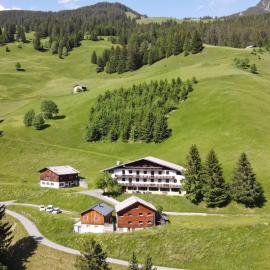 Der Alpenfrieden، فندق في Marul