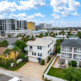 Summer Condo steps of South Jacksonville Beach & minutes to Mayo Clinic, hotel in Jacksonville Beach