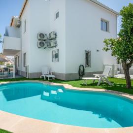 Vivenda Neves in Albufeira by LovelyStay, hotel i Vale de Pedras
