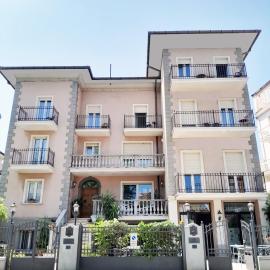 Hotel Berlino, hotel v Cattolice