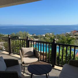 Privat Pool Garden Villa, hotel in Gjilek