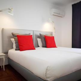Bulldog Inn - Duna Parque Group, hotel sa Vila Nova de Milfontes