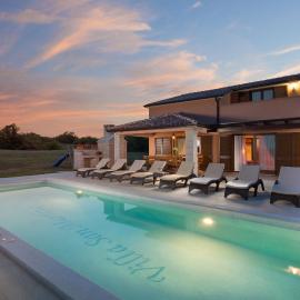 Villa San Martino Heated Pool, Jacuzzi & Peace
