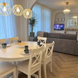 Heritage apartment with Luxury & Elegance in the heart of Ostend, hotel a Oostende