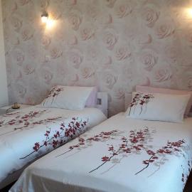La Maison en Cézallier - Roses, hotel a Marcenat