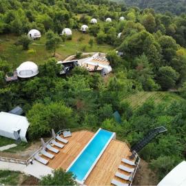 Glamping Georgia Krikhi, hotel en Ambrolauri
