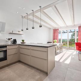 GUT KLETKAMP "Mühlenhof 4" - Ruhige Ferienwohnung mit 3 Schlafzimmern I Terrasse mit See- & Naturblick I Gemeinschaftsgarten I 15 Min zur Ostsee I Küche I Parkplatz I Waschmaschine I WLAN