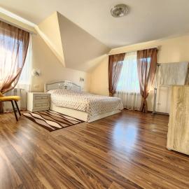 Life-forever, hotel in Suceviţa