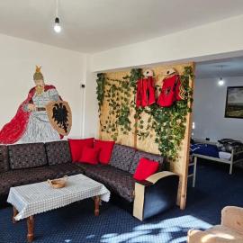 Stone House Hostel Elbasan, хотел в Елбасан