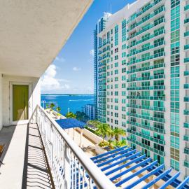 Trendy 2BR Condo with Pool and Bay Views