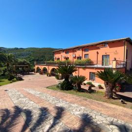 Agriturismo solare، فندق في Perito
