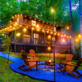 Meadow Retreat - Hot Tub, Fire Pit & Games, hotel v destinácii Morganton