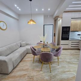 AGORA luxury APARTMENT 2, hotel a Loutráki