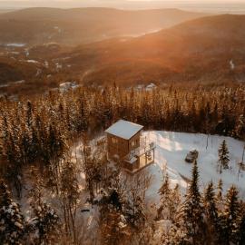 Le Hélios - MicroChalet au Maelstrom, hotel i Lac-Beauport