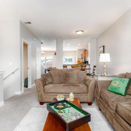 Dublin Village Townhome, Hotel in South Bend
