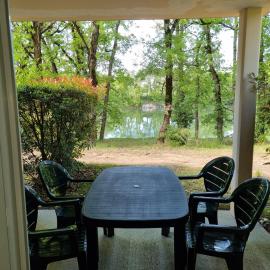 Appartement Vue sur Lac, hotel u gradu 'Monflanquin'