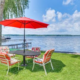 7 Mi Saratoga Race Course: Lakefront Gem w/ Dock