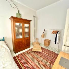 Cozy Top-Floor Studio in Trendy Punavuori, Quiet & Central