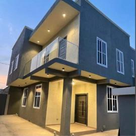 Luxurious Modern 2 bedroom house at Lakeside – hotel w mieście Ashalebotwe
