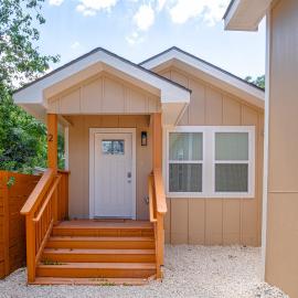 Historic Comfort 2BR1BA Guesthouse Near Riverwalk, hotel in San Antonio