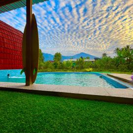 Raturinjani homestay, hotel in Selong