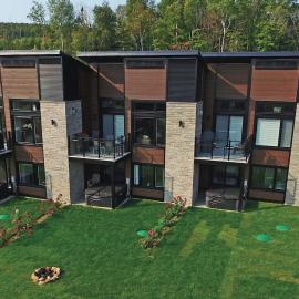 Rois de la Montagne - Condo vue sur golf, hotel in Saint-Jean-de-Matha