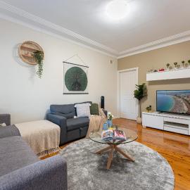 Family-Sized Comfort - 4 bedroom House Near Macquarie & Metro