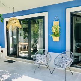 Trendy one bedroom house, beach & lagoon