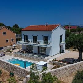 Villa Allure Lun, hotell i Lun