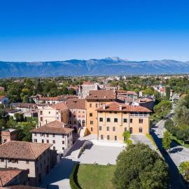 Porcia में, होटल Castello di Porcìa - Residence Agrituristico
