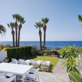Bright oceanfront bungalow, views, garden, coastal, hotel in San Miguel de Abona