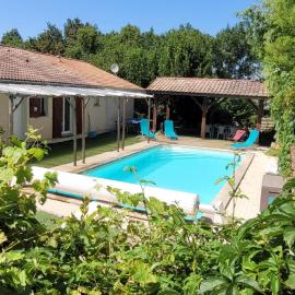 House near Arcachon Bay, hotel in Mios