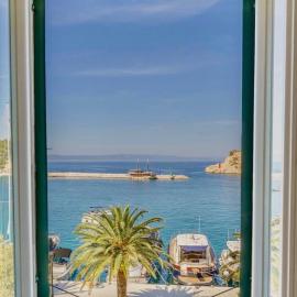 Newly and modernly renovated-Studio Gilda-Breathtaking Waterfront Studio with Yacht Views