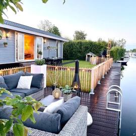 NEW - Waterhouse Linada on a lake near Amsterdam, hotel di Vinkeveen
