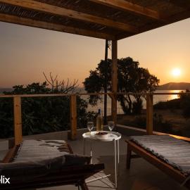 Avra Seafront Villa, hotel u gradu Vathírrevma