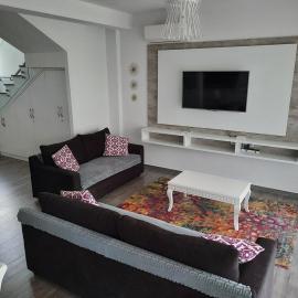 Super Leisure Vila-Plazhi San Pietro, Gjiri i Lalezit, hotel in Lalzit Bay