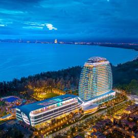 Hainan Sangem Moon Hotel，位于三亚的酒店