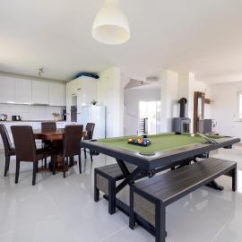 Three-Bedroom Holiday Home Vida with Private Pool, hotel a Zagreb